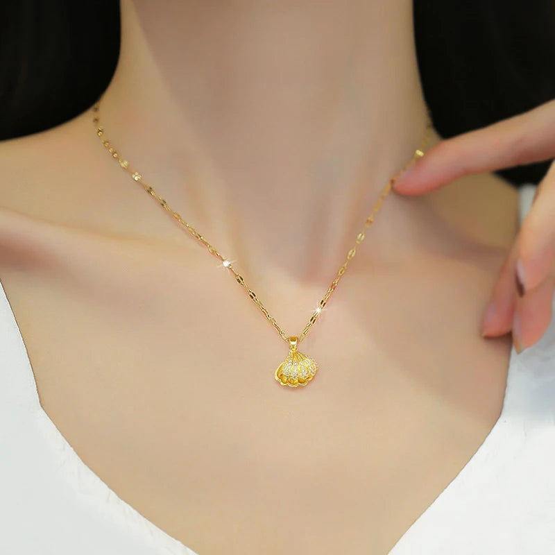 Women's Pearl Necklace